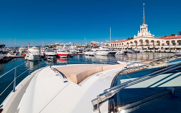 Аренда моторной яхты Sunseeker 66 Manhattan в Сочи